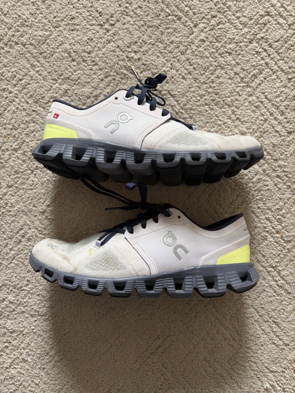 On Running Cloud X Shoes - Picture 2 of 8